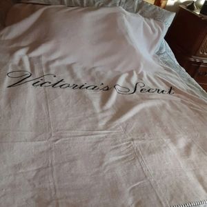 VS fleece blanket